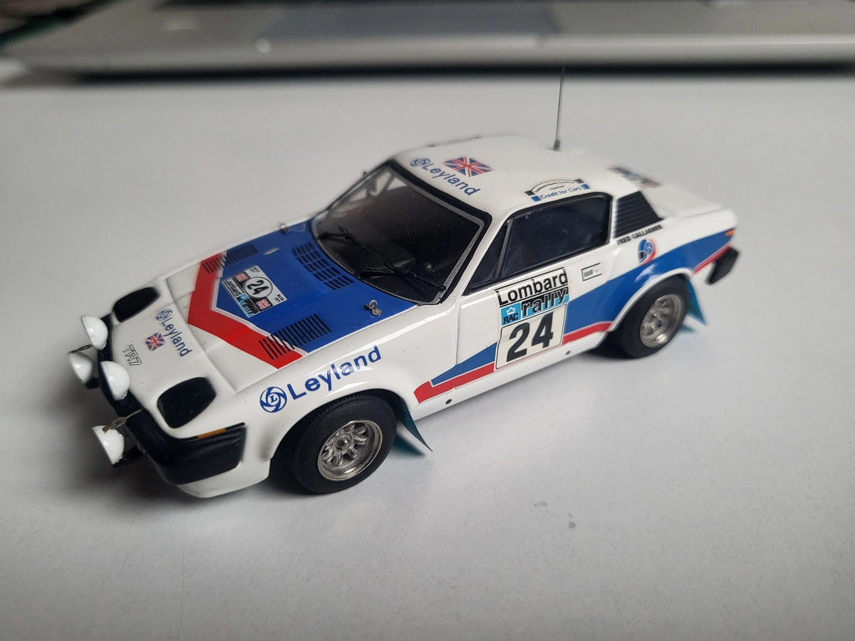 IXO 1:43 - RAC056 - TRIUMPH TR7 V8 #24 RALLY RAC 1977 Pond