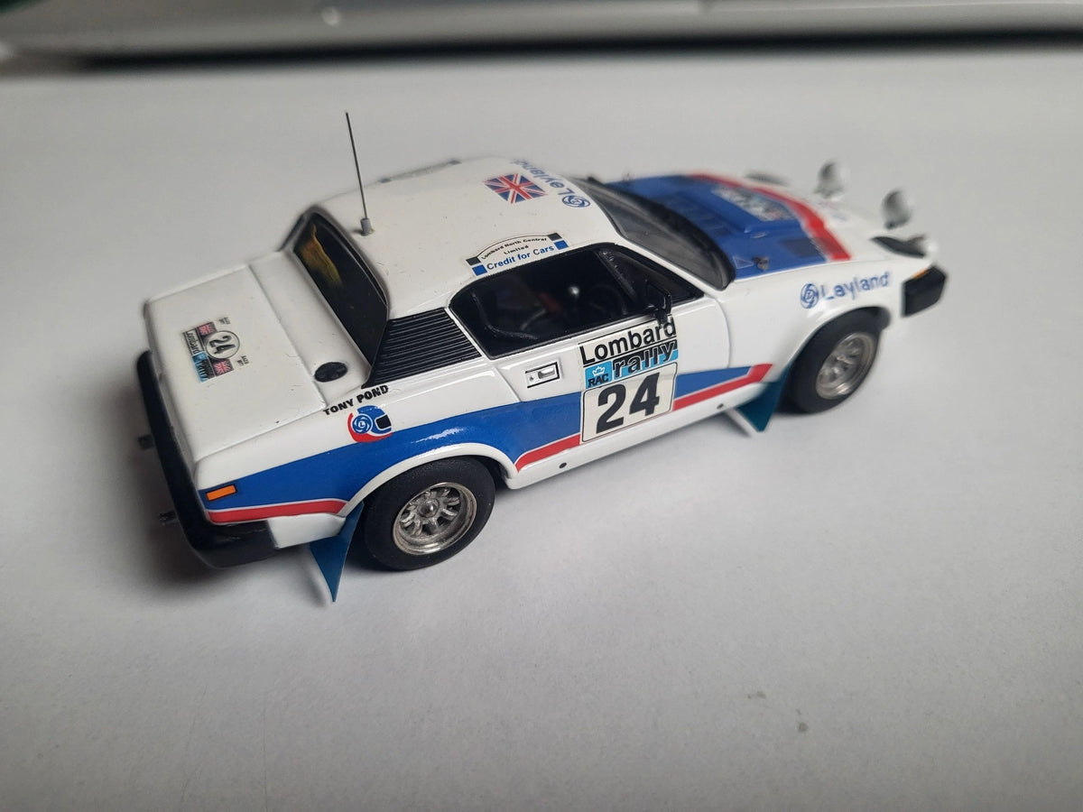 IXO 1:43 - RAC056 - TRIUMPH TR7 V8 #24 RALLY RAC 1977 Pond