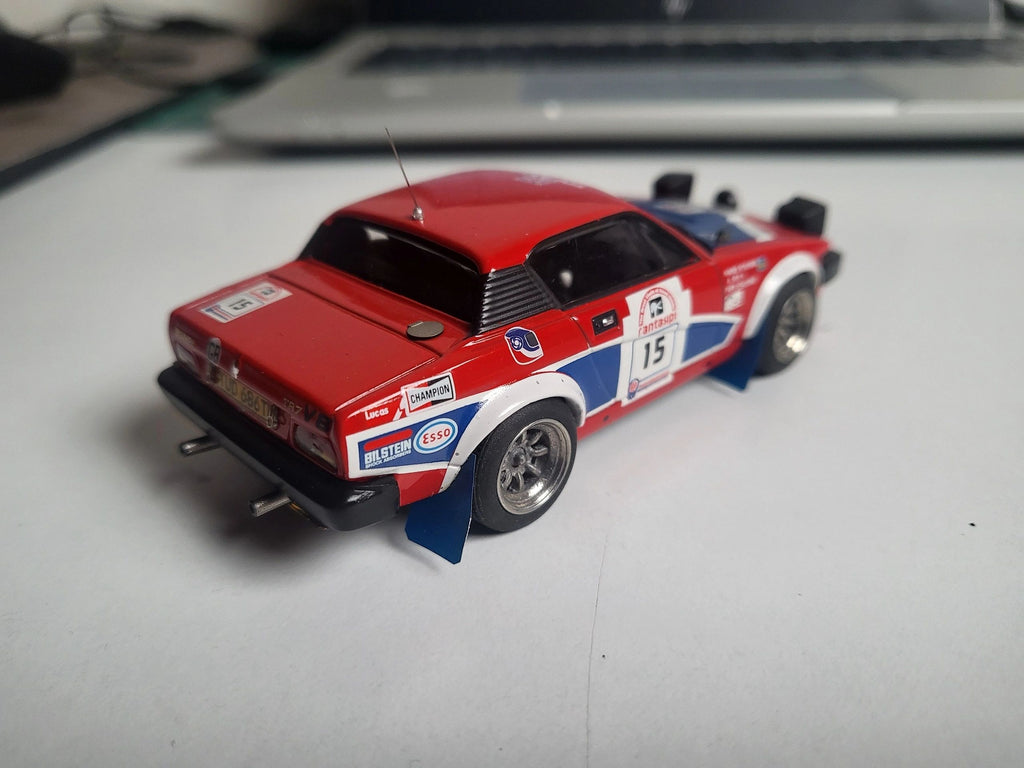 IXO 1:43 - RAC056 - TRIUMPH TR7 V8 #24 RALLY RAC 1977 Pond