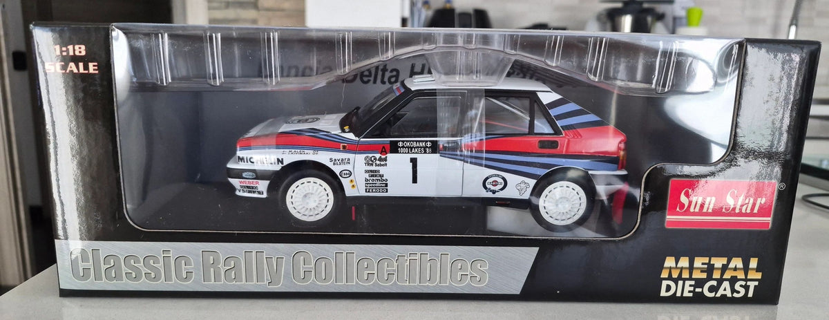SUNSTAR 1:18 - 3109 - Lancia Delta HF Integrale 8V Martini 1000 Lakes Rally 1988 Alen
