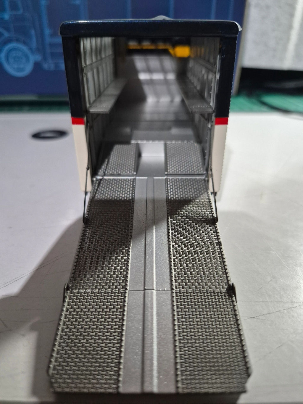 EXOTO 1:43 - Ford ETF1 Transporter Team Gartner American International Racing
