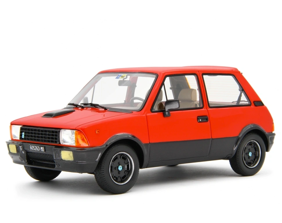 LAUDORACING 1:18 - Innocenti De Tomaso Turbo 1983 Rosso