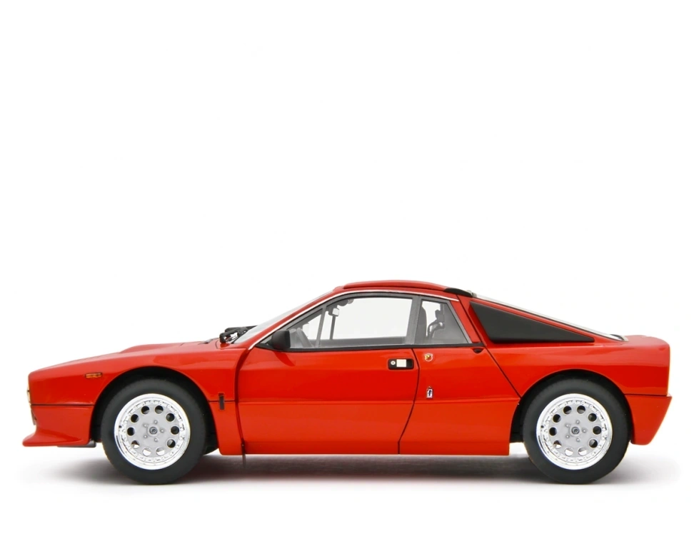 LAUDORACING - 1:18 LANCIA 037 Rally Stradale 1982