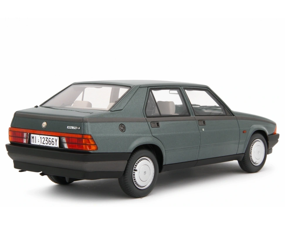 LAUDORACING - 1:18 ALFA ROMEO 75 1.6-1.8i 1985 Verde met.