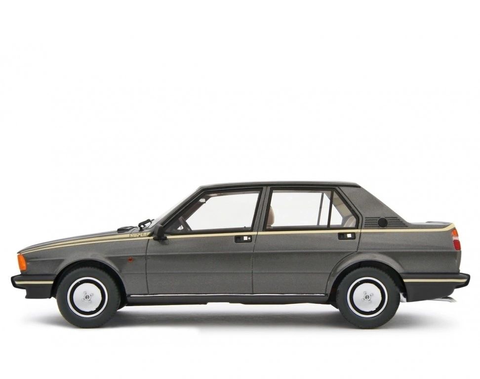 LAUDORACING 1:18 - Alfa Romeo Giulietta 2.0 Super 1981 Grigio nube