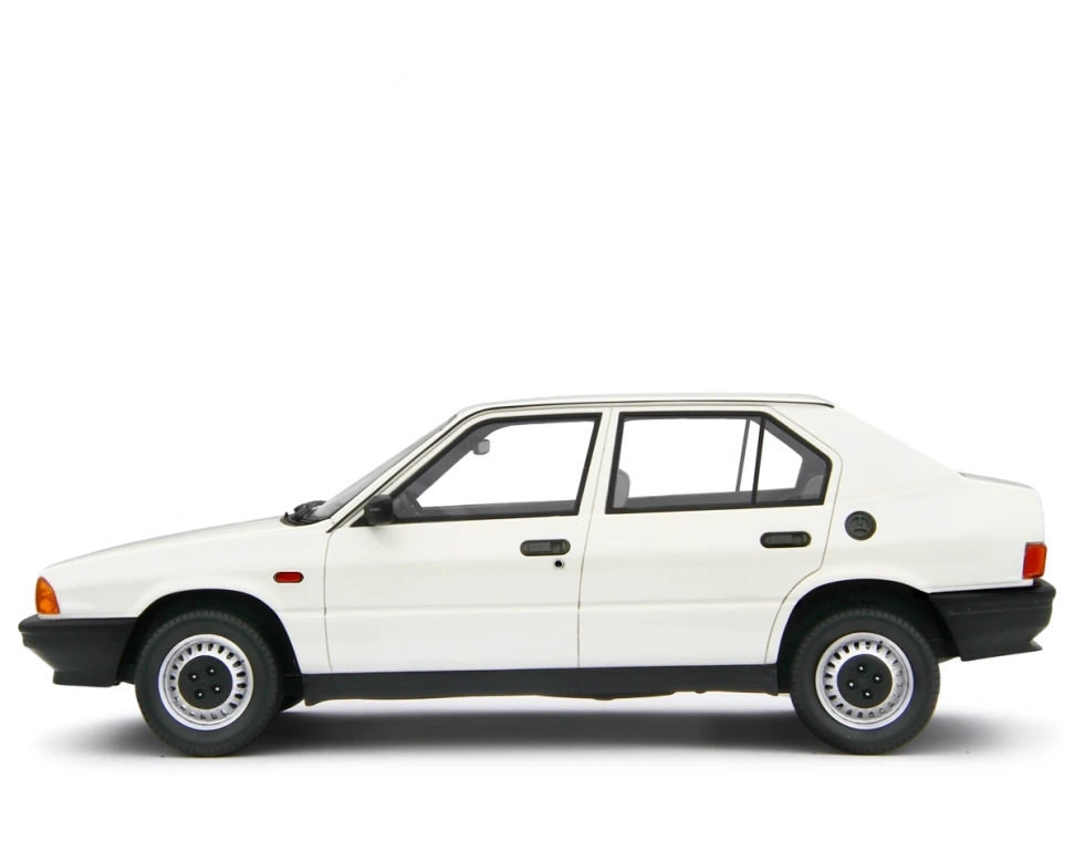 LAUDORACING 1:18 - Alfa Romeo 33 1.3S Edizione 1985 Bianco