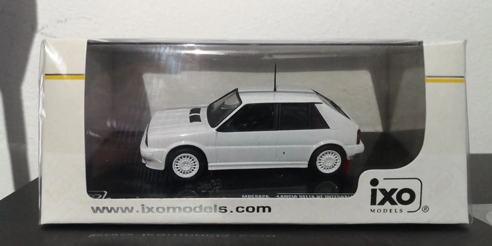 IXO 1:43 - Lancia Delta Integrale plain-body white base MDCS026