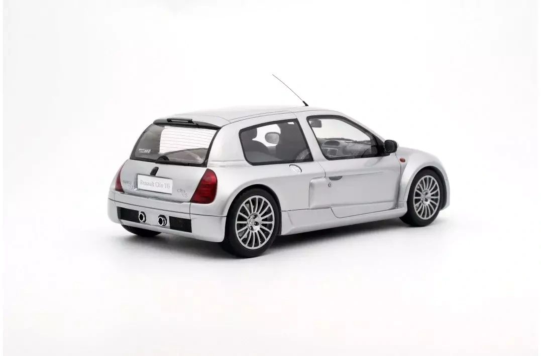 OTTOMOBILE 1:18 - Renault Clio V6 Ph.1 Silver 2001- OT1034