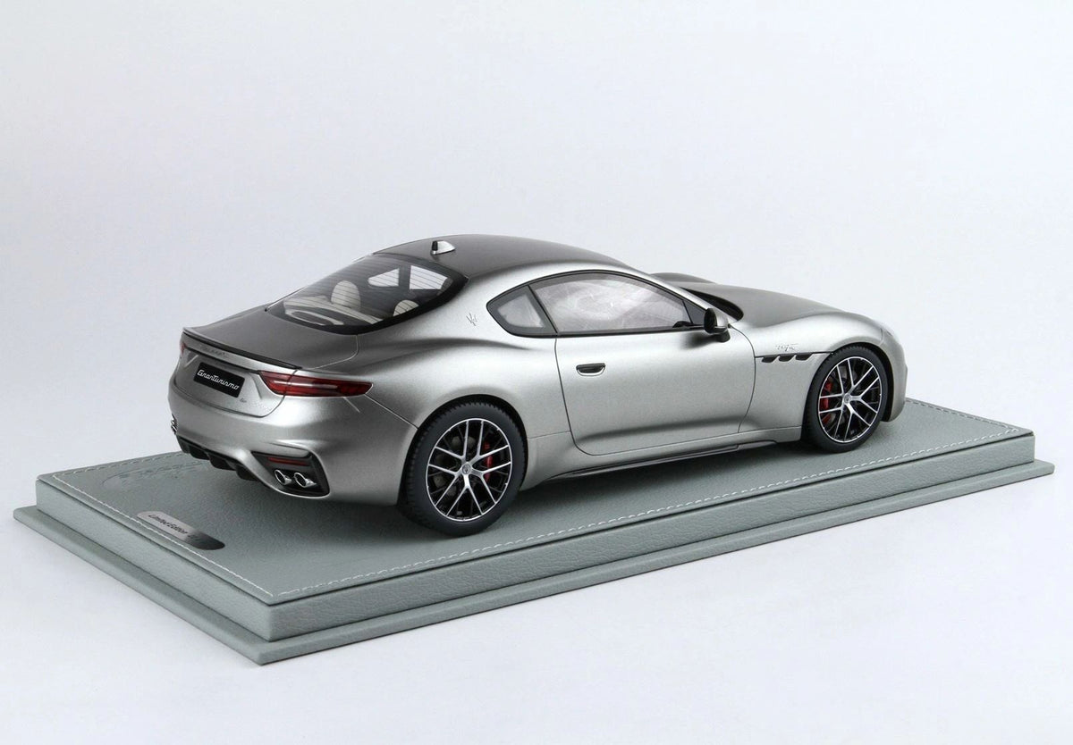 BBR - 1:18 - Maserati Granturismo Trofeo Grigio Maratea w/showcase
