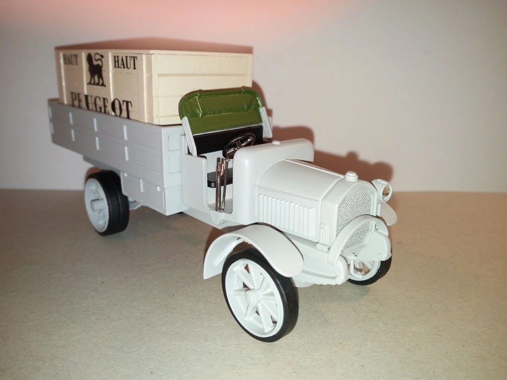 ESDO 1:43 - Peugeot 1525 Plateau trasporter Resin metal Kit Hand built