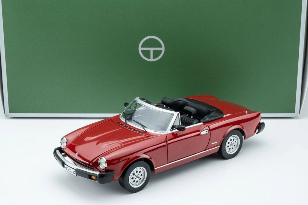 TOURING 1:18 - 18125000 - Pininfarina Spidereuropa 1982 **APRIBILE**