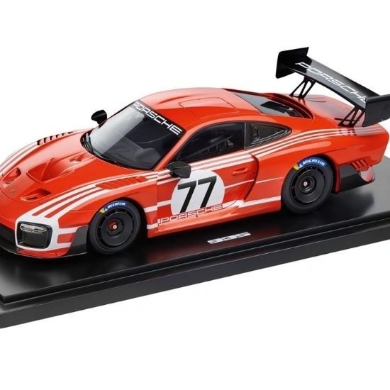 SPARK 1:18 - Porsche 935 (991) GT2 RS Team Salzburg 2019 w/showcase