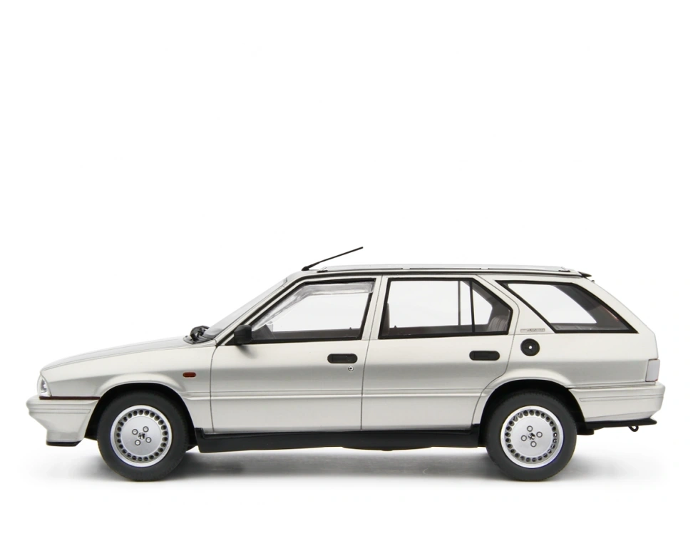 LAUDORACING - 1:18 ALFA ROMEO ALFA 33 Sportwagon 1.7 Q.V. 1986 Grigio chiaro Met. LM177B