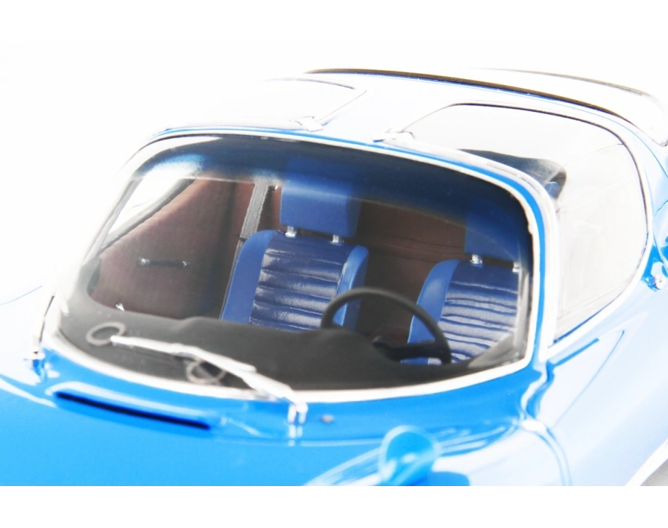 LAUDORACING - 1:18 ALFA ROMEO 33 Coupé Stradale Blu Reale Conte Agusta 1967