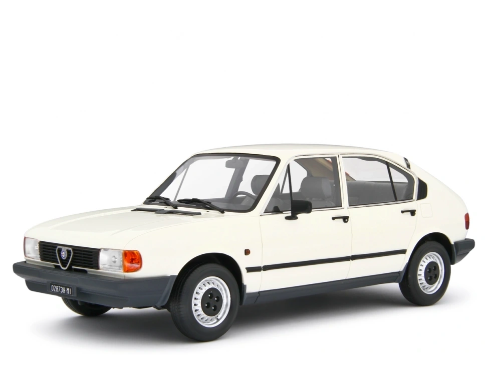LAUDORACING - 1:18 Alfa Romeo Alfasud 1.2 4 Porte 1980 Bianco Capodimonte