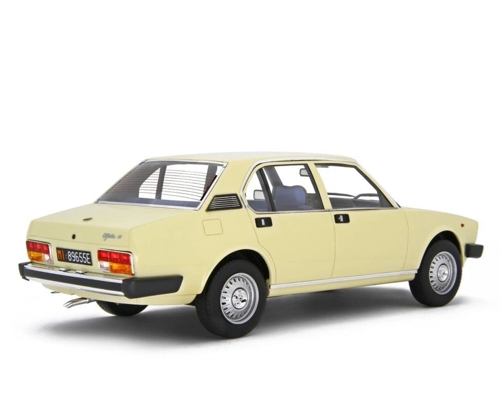 LAUDORACING - 1:18 ALFA ROMEO ALFETTA 2.0L 1978 Giallo beige