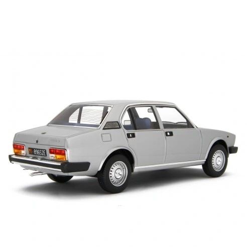 LAUDORACING - 1:18 ALFA ROMEO ALFETTA 2.0L 1978 Grigio met.