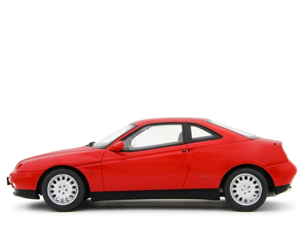 LAUDORACING - 1:18 Alfa Romeo GTV 2.0 T.Spark 16V 1995 Rosso Alfa