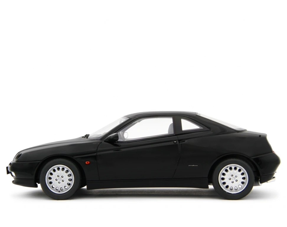 LAUDORACING - 1:18 Alfa Romeo GTV 2.0 T.Spark 16V 1995 Nero