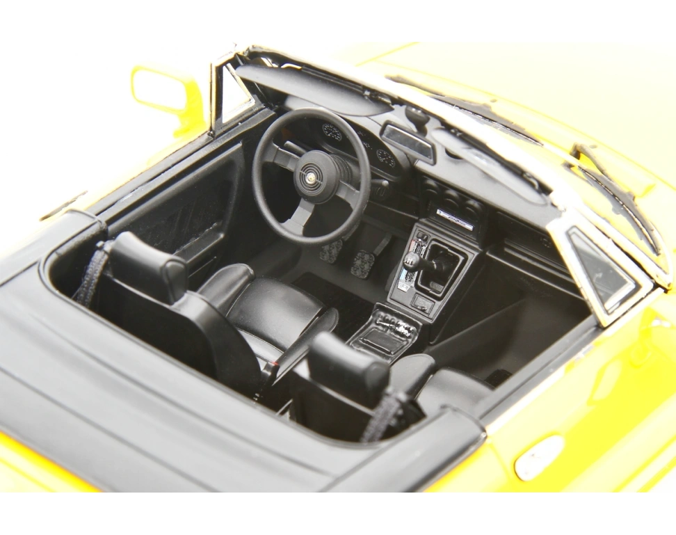 LAUDORACING - 1:18 Alfa Romeo Duetto 1990 Giallo