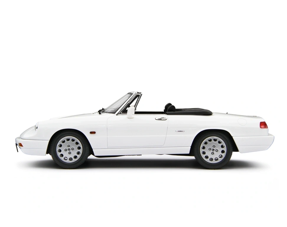 LAUDORACING - 1:18 Alfa Romeo Duetto 1990 Bianco