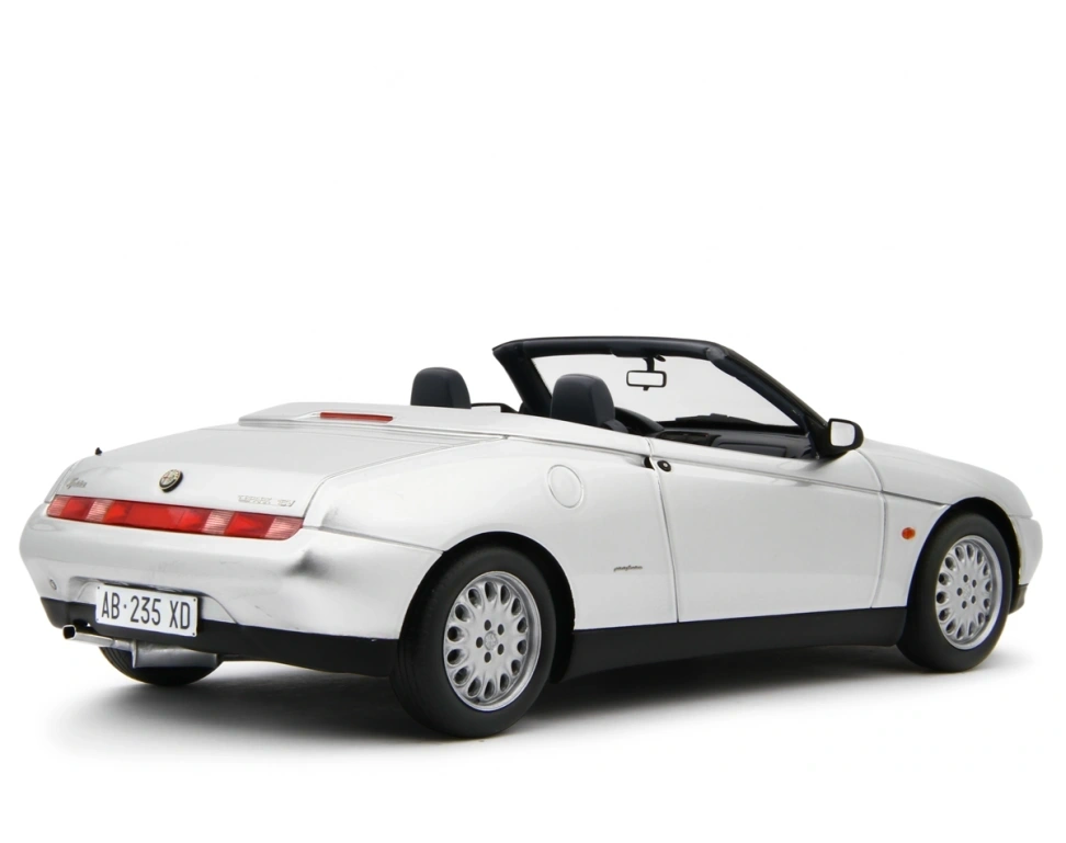 LAUDORACING - 1:18 Alfa Romeo Spider 2.0 T.Spark 16V 1995 Grigio Chiaro met.
