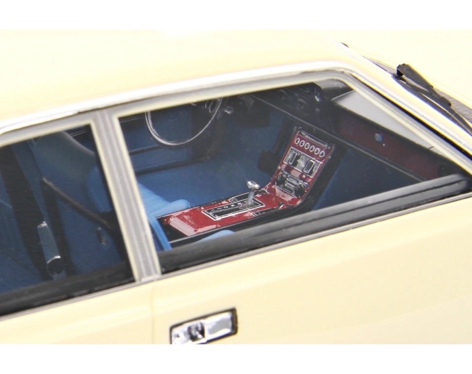 LAUDORACING - 1:18 FIAT 130 Coupé Automatic 1971 Bianco Avorio
