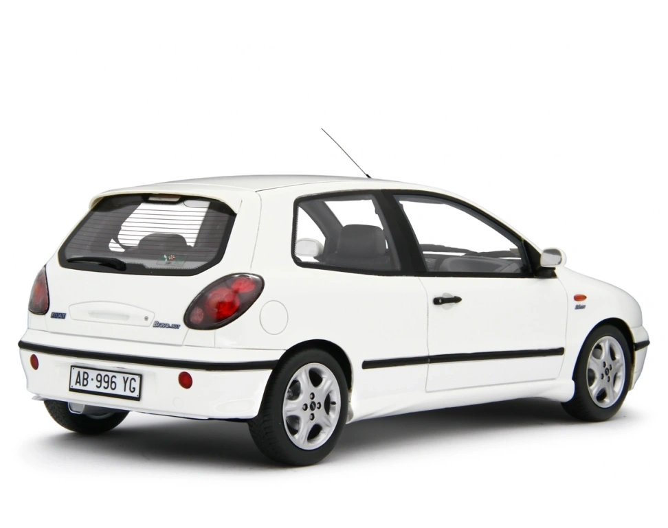 LAUDORACING - 1:18 Fiat Bravo 2.0 HGT 1995 Bianco