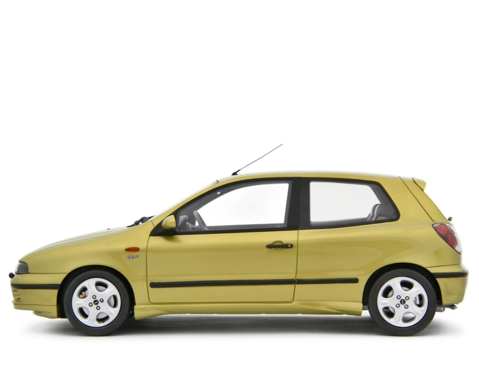LAUDORACING - 1:18 Fiat Bravo 2.0 HGT 1995 Oro met.