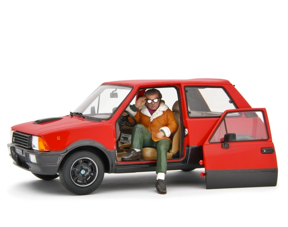 LAUDORACING 1:18 - Innocenti De Tomaso Turbo 1983 Rosso Billo Movie "Vacanze di Natale"