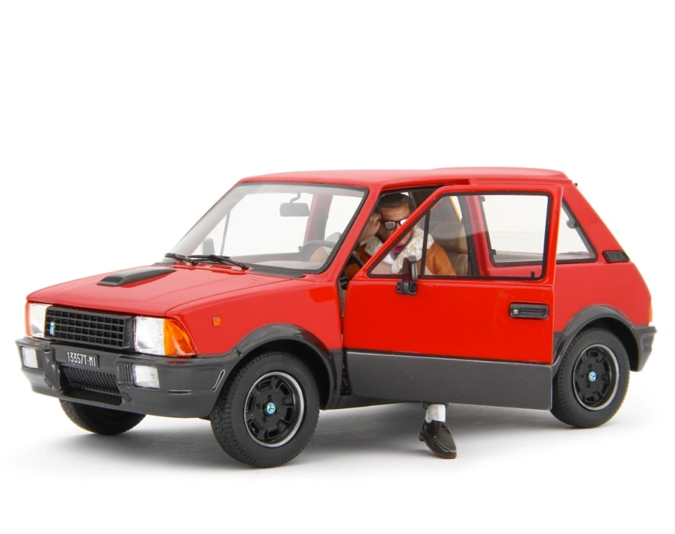 LAUDORACING 1:18 - Innocenti De Tomaso Turbo 1983 Rosso Billo Movie "Vacanze di Natale"