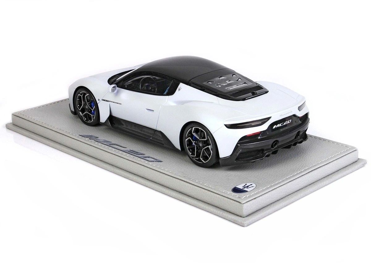 BBR - 1:18 - Maserati MC20 Bianco Audace w/showcase