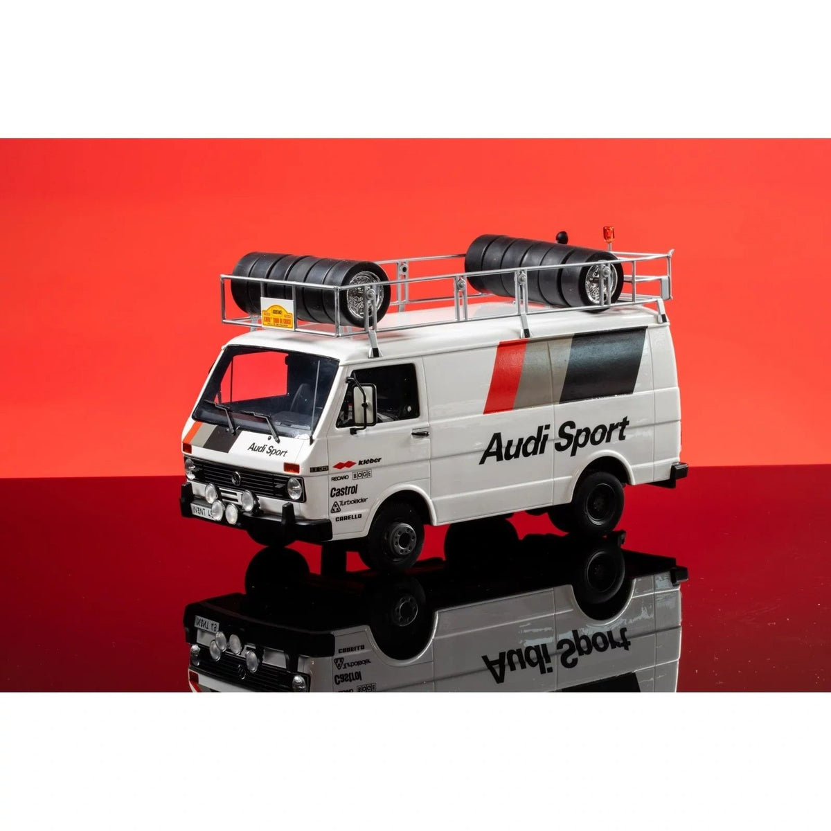 OTTOMOBILE 1:18 - Set Assistance Audi Quattro A2 Gr.B Mouton + VW LT35 Tour de Corse 1983